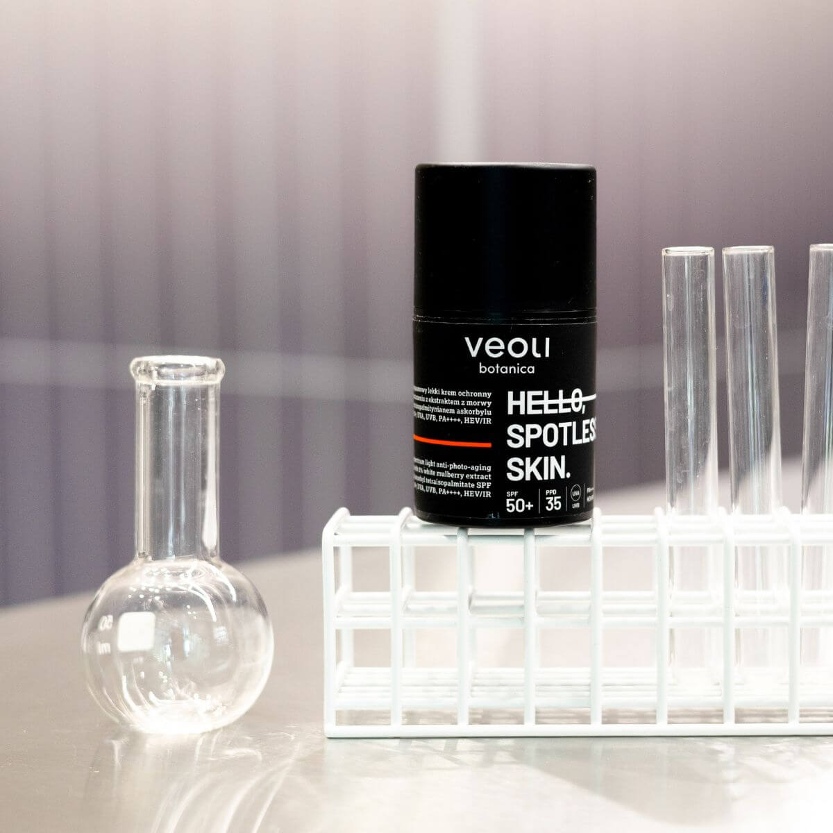Veoli Botanica Hello Spotless Skin Szerokopasmowy krem SPF 50